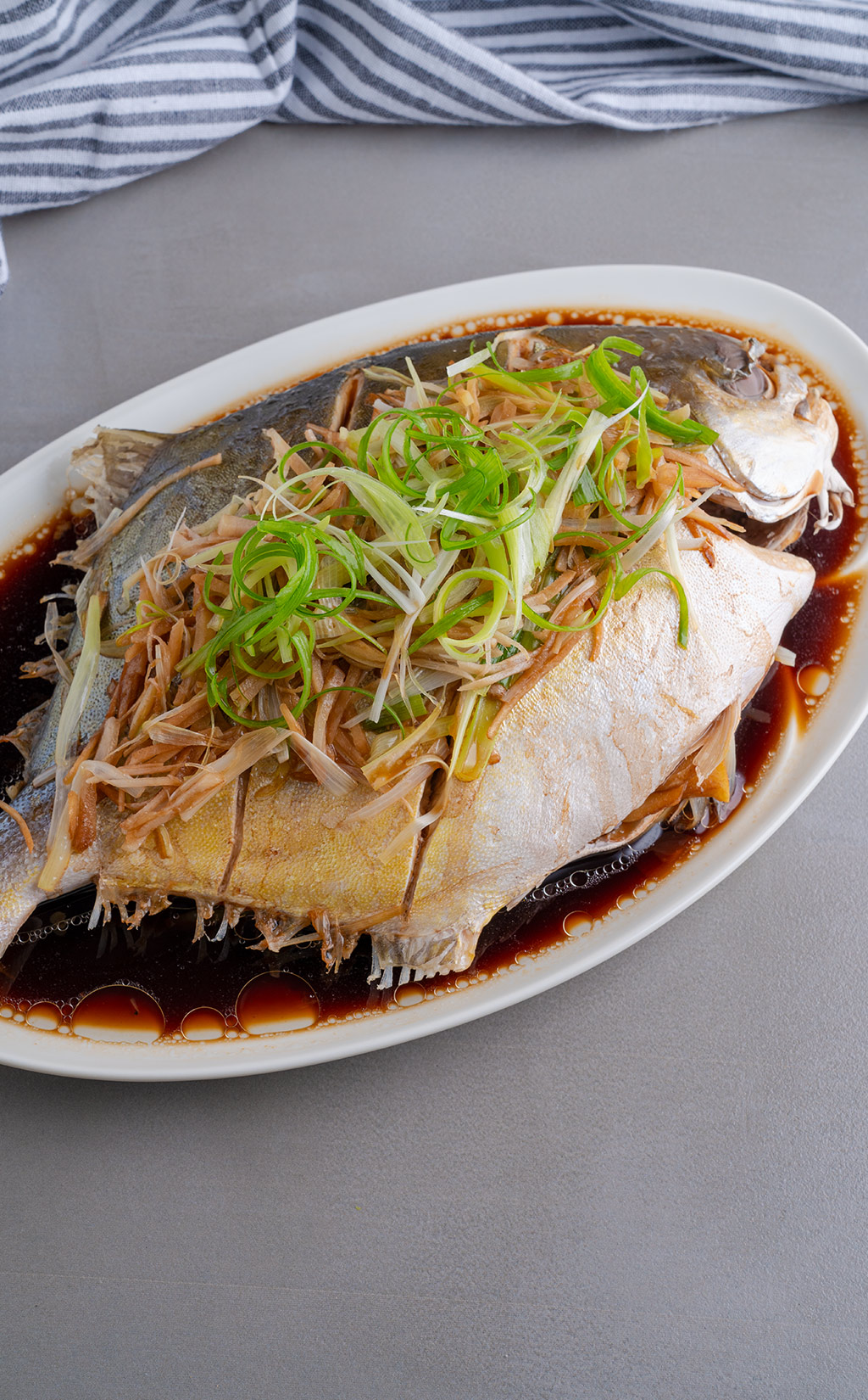 STEAMED FISH WITH SOY GINGER SAUCE - Simpol